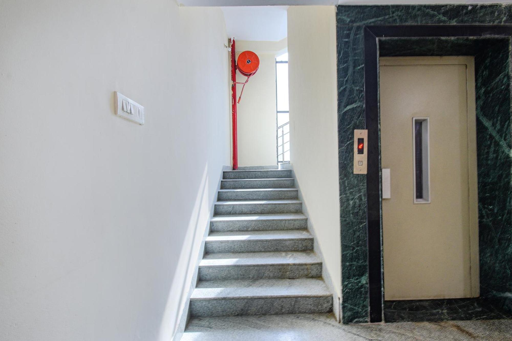 Fabhotel N Residency, Hitech City - 350M From Yashoda Hospital, Hitech City Хидерабад Екстериор снимка
